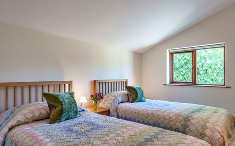 Little Norley: Bett, Interior Design, Schlafzimmer, Möbel, Bedding, Bettdecke, Wand, Flooring, Fussboden, Holz