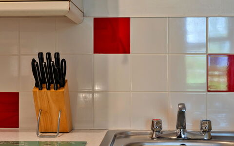 Old Nog Cottage, Stowford: Rot, Küche, Countertop, Küchengerät, Fliese, Zapfhahn, Spüle, Sinken, Installation, Armatur