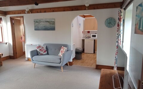 Halcyon Cottage, Stowford: Möbel, Holz, Interior Design, Flooring, Fussboden, Decke, Zimmer, Zuhause, Holzbeize, Wohnzimmer