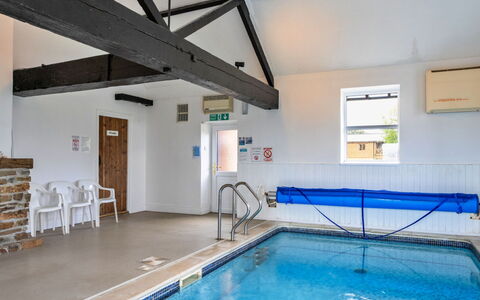 Tarquol Cottage, Stowford: Flooring, Fussboden, Decke, Schwimmbad, Hartholz, Holzbeize, Resort, Daylighting