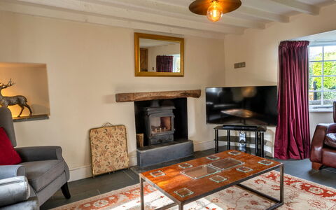 The Cottage at High Bickington: Möbel, Interior Design, Flooring, Wand, Couch, Holz, Fussboden, Wohnzimmer, Decke, Zimmer
