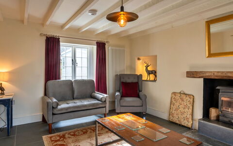 The Cottage at High Bickington: Möbel, Interior Design, Flooring, Wand, Fussboden, Holz, Decke, Zimmer, Couch, Wohnzimmer