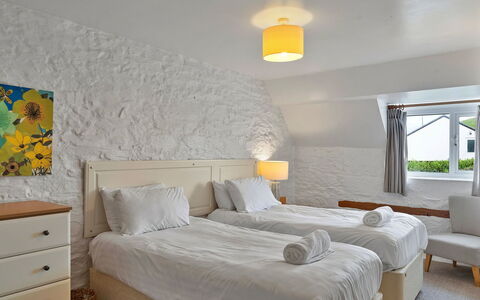 The Old School House at Instow: Wand, Möbel, Holz, Interior Design, Bett, Fussboden, Schlafzimmer, Decke, Flooring, Bedding