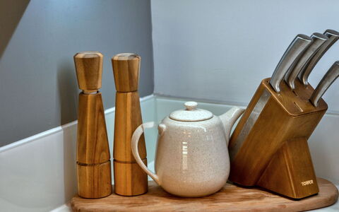Plymouth Residence 53: Geschirr, Servierware, Küche, Essen, Dishware, Hartholz