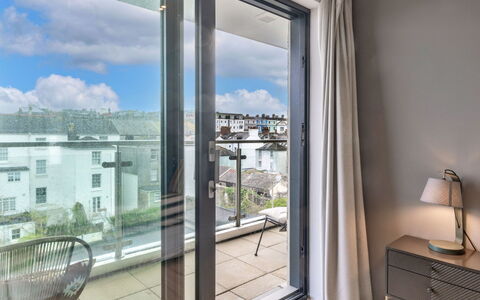 Plymouth Residence 53: Wohnung, Interior Design, Fussboden, Balkon, Aluminium, Holzboden, Zimmerpflanze, Penthouse