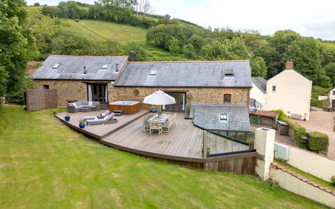 Coulscott Old Barn: Dach, Haus, Zuhause, Hütte, Grundstueck, Bauernhaus, Estate, Garten, Garten, Landscaping
