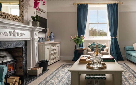 Coulscott Georgian House: Möbel, Interior Design, Flooring, Wohnzimmer, Holz, Zimmer, Beleuchtung, Fussboden, Zuhause, Bilderrahmen