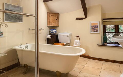 Coulscott Georgian House: Interior Design, Armatur, Badewanne, Flooring, Beleuchtung, Fussboden, Installation, Decke, Zapfhahn, Badezimmer