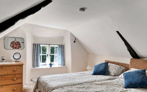 Filspholly: Schlafzimmer, Wand, Holz, Bett, Möbel, Zuhause, Haus, Bedding, Interior Design, Bettdecke