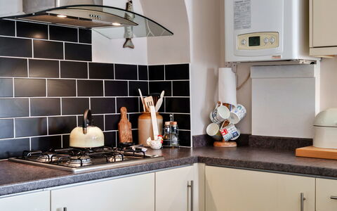 Westward Ho 604: Küchengerät, Küche, Countertop, Herd, Major Appliance, Haushaltsgerät, Herd, Interior Design, Gasherd, Flooring