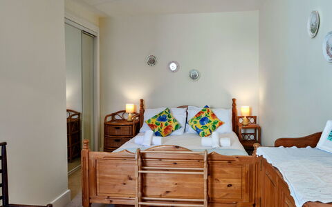 Westward Ho 604: Möbel, Interior Design, Wand, Flooring, Schlafzimmer, Fussboden, Bett, Holz, Zimmer, Decke