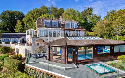 Cliff Lodge: Zuhause, Haus, Dach, Wohngebiet, Estate, Hütte, Villa, Garten, Villa, Veranda