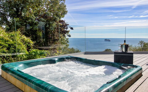 Cliff Lodge: Wasser, Badewanne, Armatur, Schwimmbad, Jacuzzi, Freizeit, Resort, Meer, Eco Hotel