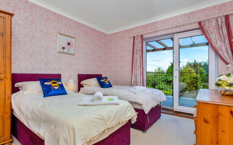 Cliff Lodge: Zuhause, Wohnung, Linens, Hotel, Schlafzimmer, Bedding, Villa, Bett, Bettdecke, Kissen