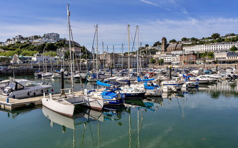 Harbour View: Boot, Wasser, Yachthafen, Gewässer, Watercraft, Boote Und Boating - Geräte Und Materialien, Wasserweg, Hafen, Hafen, Dock