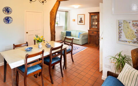 Lea Hill, Nuthatch: Möbel, Interior Design, Flooring, Wand, Tabelle, Fussboden, Holz, Stuhl, Decke, Esszimmer