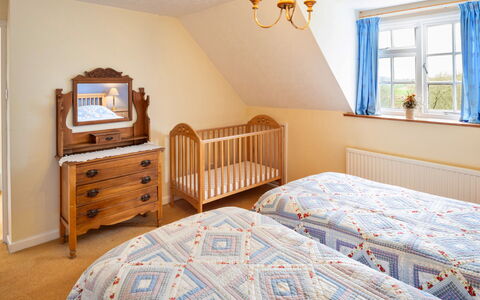 Lea Hill, Nuthatch: Möbel, Interior Design, Bett, Schlafzimmer, Holz, Flooring, Bedding, Fussboden, Textil, Schublade