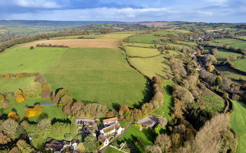 Lea Hill, Nuthatch: Natürliche Landschaft, Luftaufnahmen, Landschaft, Einfach, Vogelperspektive, Wiese, Grundstueck, Feld, Ländliches Gebiet, Dorf