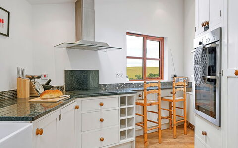 Larkrise: Flooring, Interior Design, Cabinetry, Holz, Küche, Countertop, Fussboden, Küchengerät, Zuhause, Decke