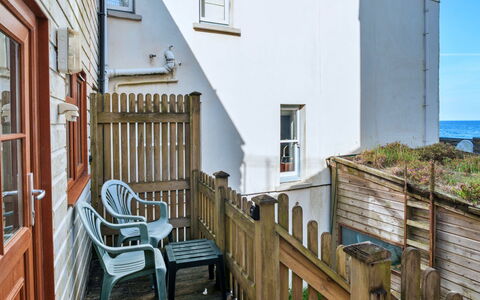 The Wash House, Kingsand: Holz, Meer, Ozean, Balkon, Küste, Zaun, Planke, Hartholz, Geländer, Deck