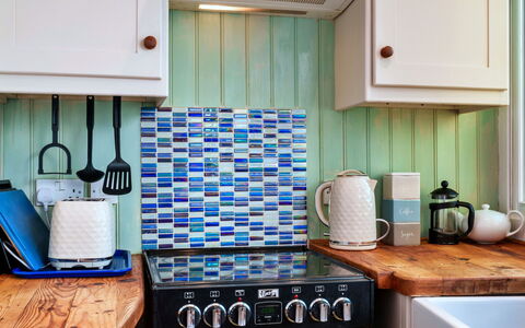 The Wash House, Kingsand: Küche, Küchengerät, Major Appliance, Countertop, Zimmer, Kleingeräte, Herd, Haushaltsgerät, Farbe, Herd