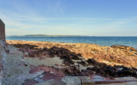 The Wash House, Kingsand: Blau, Wasser, Gewässer, \Fels, Küste, Horizont, Küsten Und Ozeanische Forms, Ufer, Meer