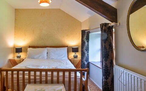 Mill Cottage, Great Houndbeare Farm: Möbel, Wand, Interior Design, Bett, Holz, Schlafzimmer, Decke, Fussboden, Flooring, Zimmer