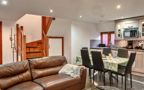 Ivy Cottage, Great Houndbeare Farm: Möbel, Interior Design, Couch, Holz, Flooring, Wohnzimmer, Decke, Zimmer, Fussboden, Zuhause