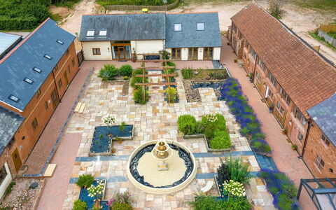 Poppy Cottage, Great Houndbeare Farm: Garten, Estate, Ground, Landscaping, Hof, Garten, Auffahrt, Flagstone, Rasen, Hazienda