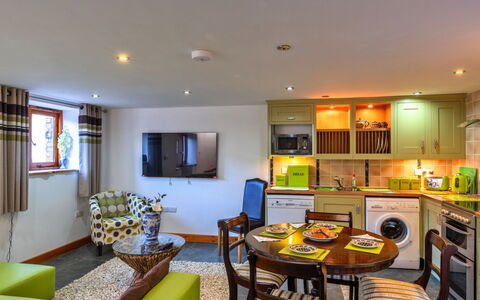 Lime Cottage, Great Houndbeare Farm: Interior Design, Möbel, Decke, Flooring, Fussboden, Zuhause, Couch, Zimmer, Wohnzimmer, Wohnung