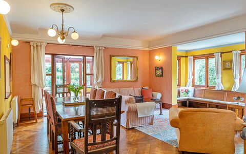Heselwood: Interior Design, Möbel, Decke, Holz, Flooring, Fussboden, Couch, Zimmer, Wohnzimmer, Tabelle