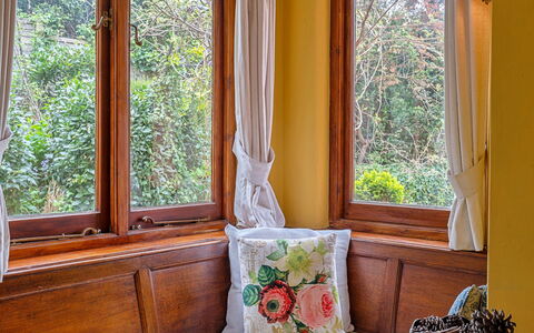 Heselwood: Holz, Interior Design, Zimmer, Holzbeize, Glas, Vorhang, Fensterbehandlung, Hartholz, Eco Hotel, Lack