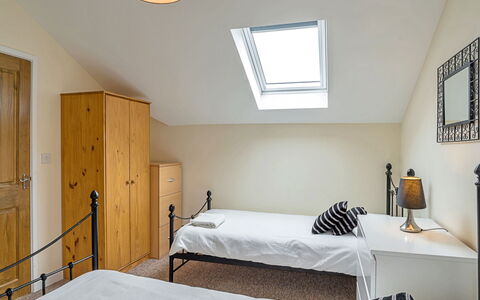 The Heselwood Coach House: Möbel, Bett, Interior Design, Schlafzimmer, Fussboden, Wand, Flooring, Holz, Decke, Zimmer