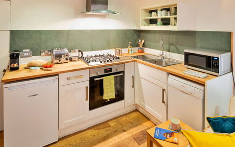 Little Roost: Küchengerät, Küche, Countertop, Major Appliance, Cabinetry, Interior Design, Herd, Flooring, Möbel, Herd