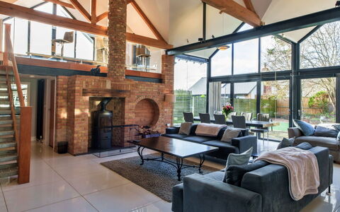 Big Barn at Dairy Cottages: Interior Design, Möbel, Flooring, Holz, Decke, Couch, Fussboden, Wohnzimmer, Stuhl, Tabelle