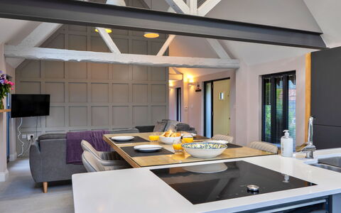 Ploughman'S Row No. 1 at Dairy Cottages: Möbel, Interior Design, Flooring, Wand, Light Fixture, Holz, Decke, Fussboden, Beleuchtung, Küche