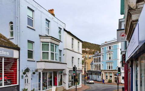 Isle of Wight 601: Gebäude, Fenster, Strassenbelag, \Stadt, Stadt, Wohngebiet, Fassade, Nachbarschaft, Stadtgebiet, Die Architektur
