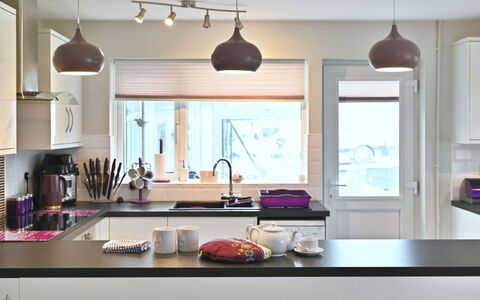 Forget Me Not: Küche, Möbel, Interior Design, Countertop, Light Fixture, Decke, Küchengerät, Cabinetry, Beleuchtung, Zuhause