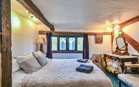 Old Town Cottage, Hastings: Holz, Möbel, Zuhause, Haus, Hütte, Schlafzimmer, Hartholz, Bedding, Bettrahmen, Bett