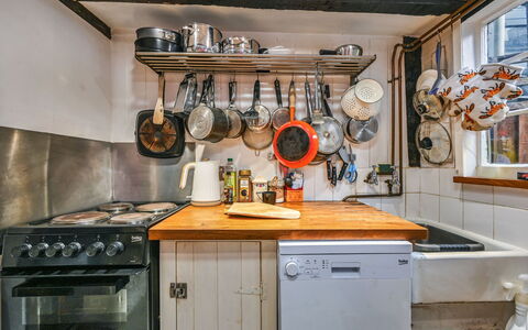 Old Town Cottage, Hastings: Küche, Küchengerät, Major Appliance, Countertop, Herd, Gasherd, Interior Design, Herd, Haushaltsgerät, Zimmer