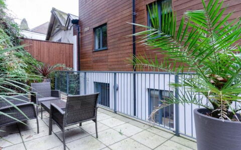 Fowey 602: Wohnung, Blumentopf, Holzbeize, Zimmerpflanze, Hartholz, Hof, Balkon, Garten, Gartenmöbel, Deck