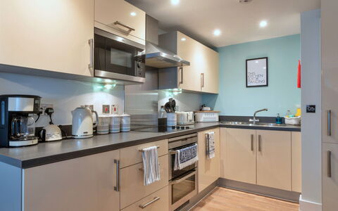 Fowey 602: Möbel, Interior Design, Major Appliance, Cabinetry, Flooring, Countertop, Küchengerät, Küche, Fussboden, Schublade