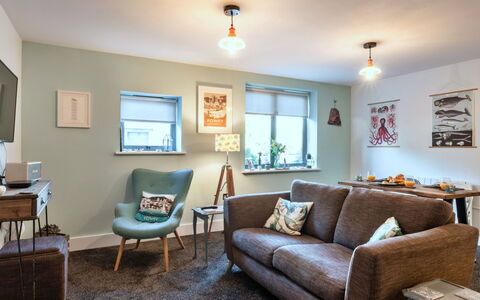Fowey 602: Möbel, Interior Design, Flooring, Wand, Fussboden, Couch, Zimmer, Decke, Holz, Wohnzimmer
