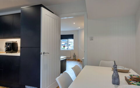 Salt & Stone: Interior Design, Möbel, Flooring, Wand, Fussboden, Holz, Decke, Countertop, Cabinetry, Küche