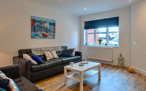Salt & Stone: Flooring, Wohnung, Interior Design, Fussboden, Zuhause, Zimmer, Decke, Wohnzimmer
