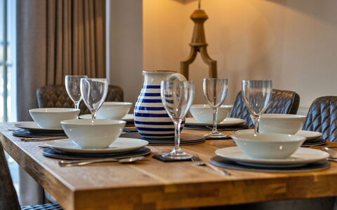 No.1 Sand Banks: Möbel, Geschirr, Tabelle, Servierware, Dishware, Interior Design, Teller, Stuhl, Porzellan, Esszimmer