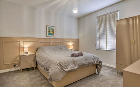 Dockyard House: Möbel, Bett, Interior Design, Schlafzimmer, Flooring, Fussboden, Bettdecke, Bedding, Decke, Holz