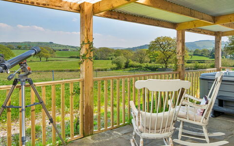 Y Golchdy: Grundstueck, Veranda, Hütte, Holzbeize, Bauernhaus, Hartholz, Zaun, Gartenbauten, Holz, Eco Hotel