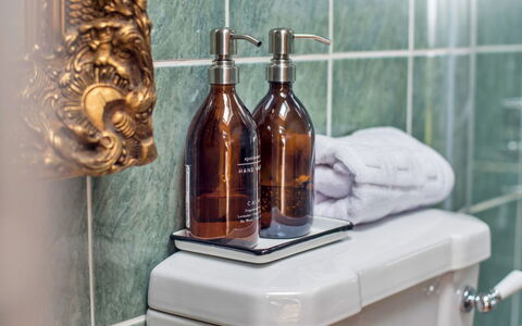 Y Golchdy: Flasche, Zapfhahn, Armatur, Badezimmer, Sinken, Handtuch, Installation