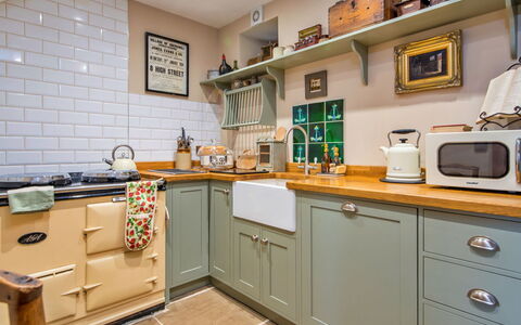 Gablebach: Küche, Küchengerät, Cabinetry, Interior Design, Möbel, Countertop, Major Appliance, Schublade, Flooring, Herd